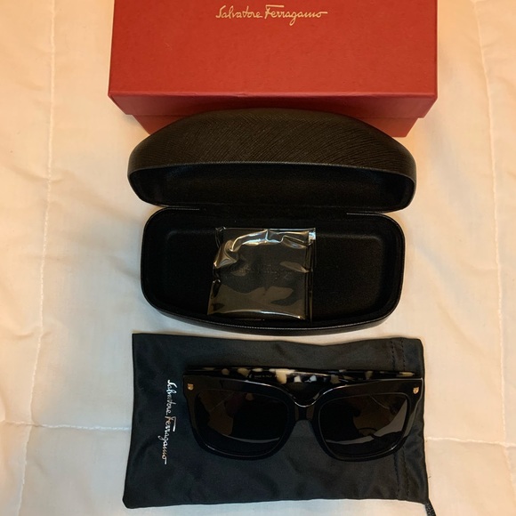Salvatore Ferragamo Sunglassses - Picture 3 of 5